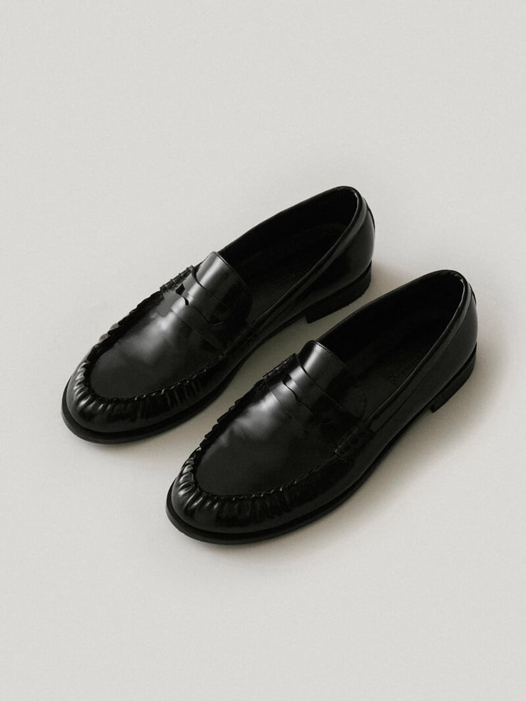 스무드무드 Earl Black Penny Loafer