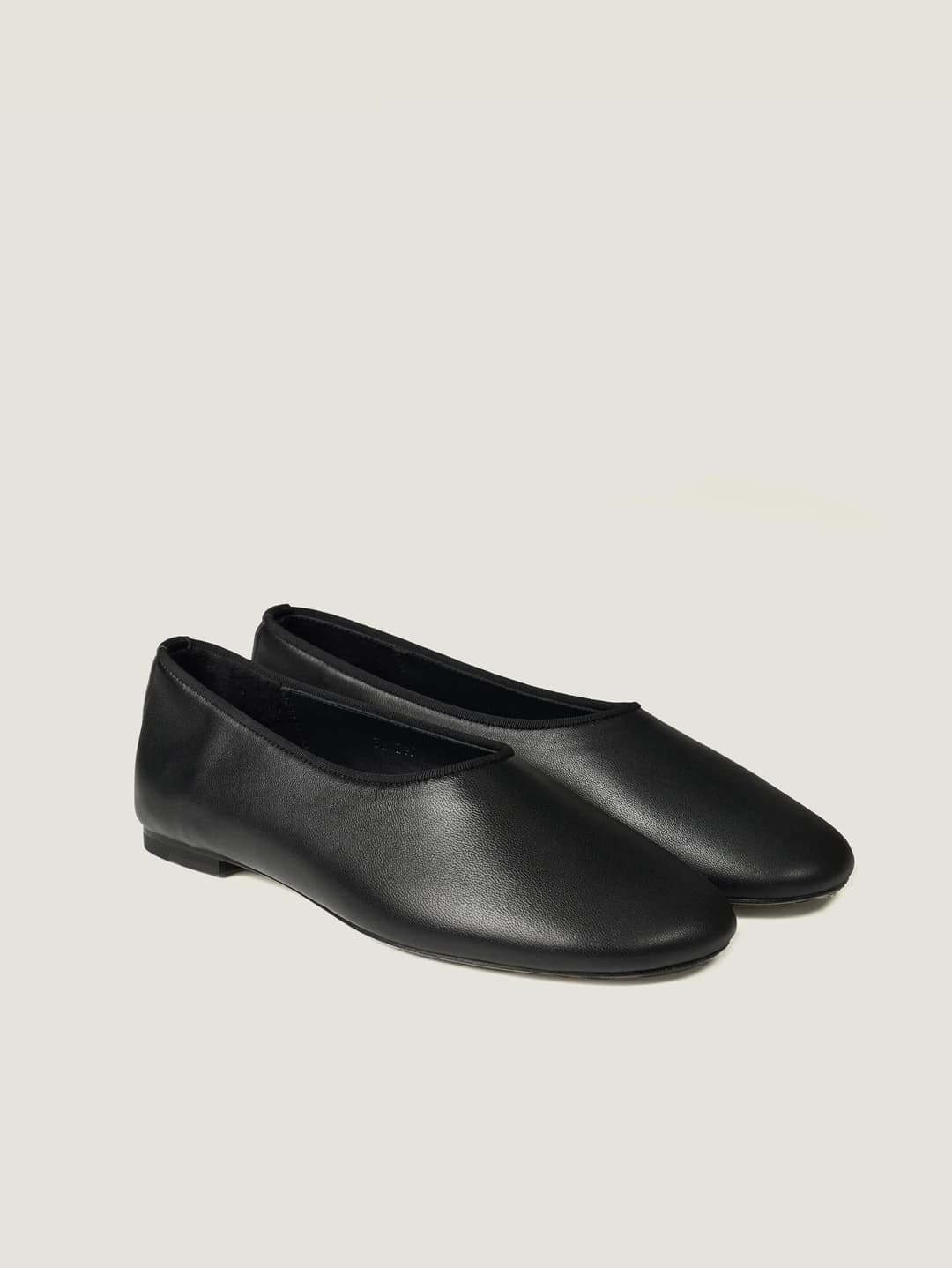 아웃피터스 GRACE OPERA FLATS [ Classic Black ] Italian Leather