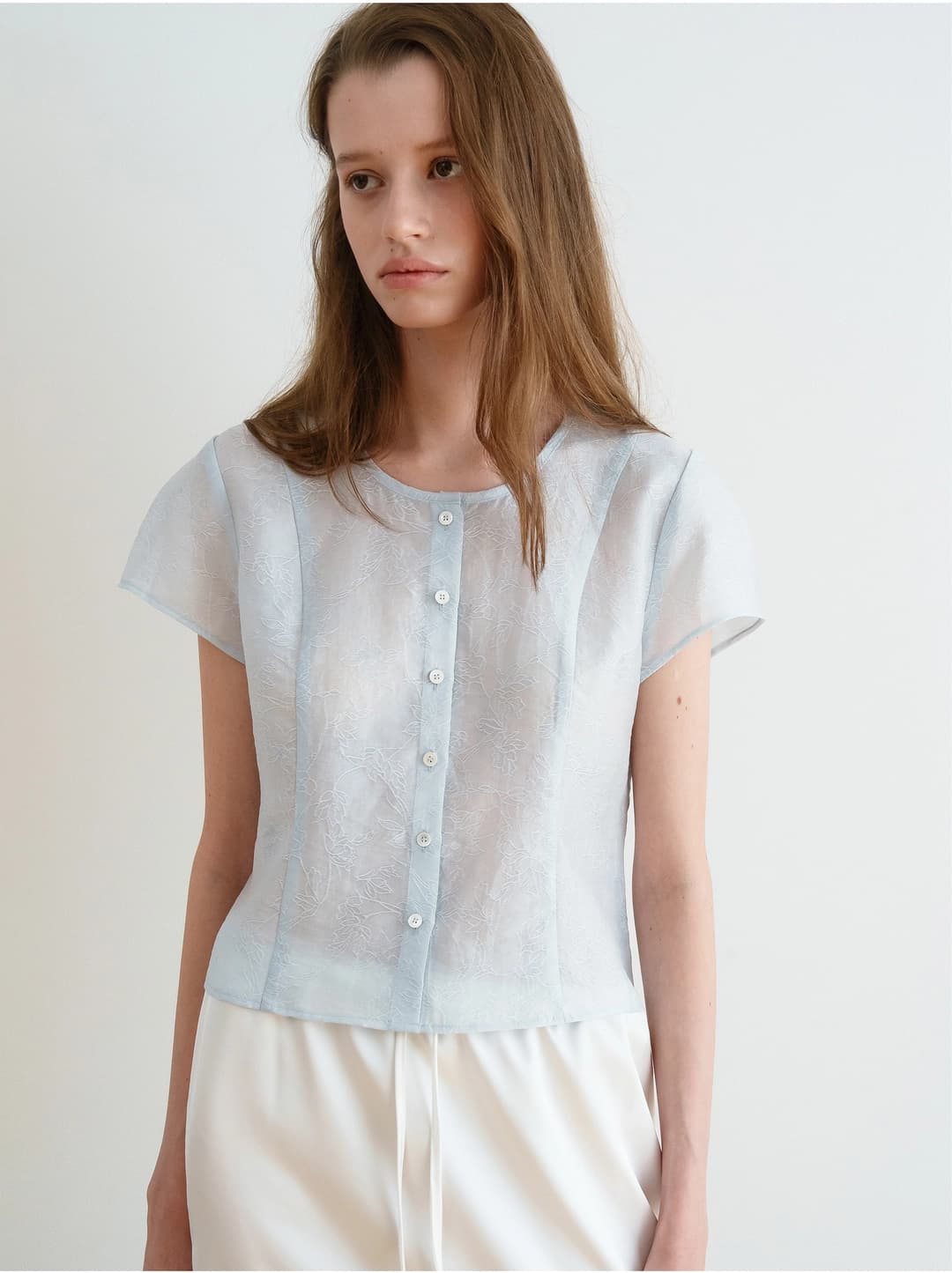 오브베이지 GARDEN JACQUARD BLOUSE_PALE BLUE_OF1C2XBS02PAB