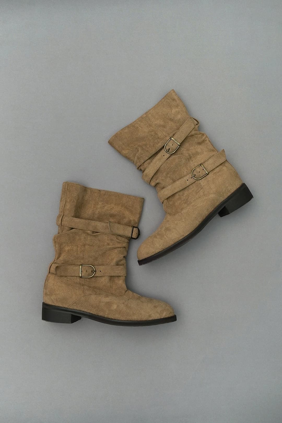 위드아웃썸머 Suede buckle boots_beige